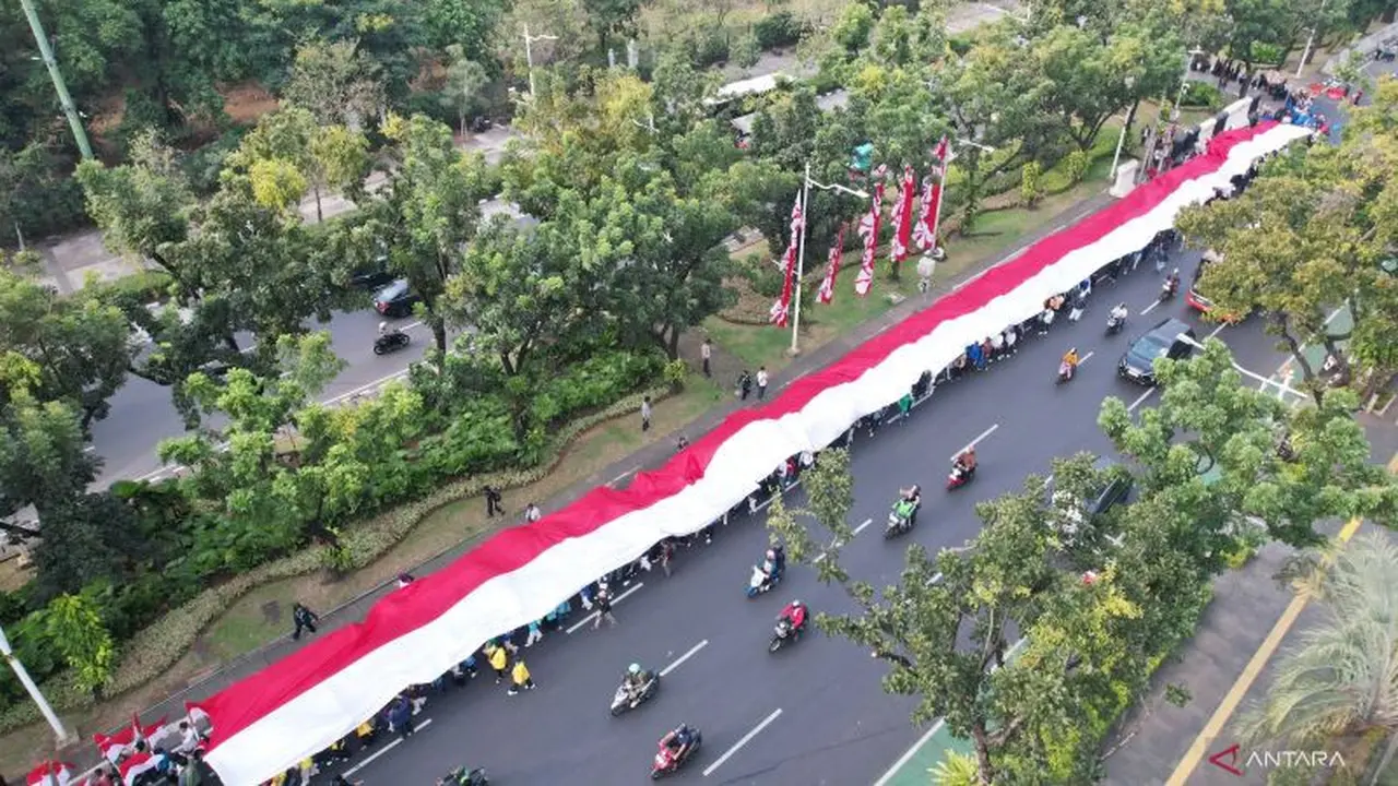 Kirab Merah Putih HUT RI ke-81 Meriah, Ribuan Pemuda Serukan Persatuan dan Lawan Provokasi
